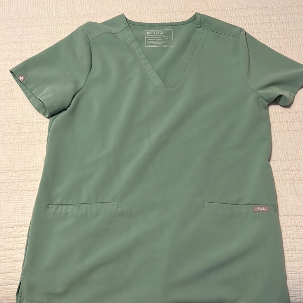 FIGS Mint Colored Three Pocket Scrub Top